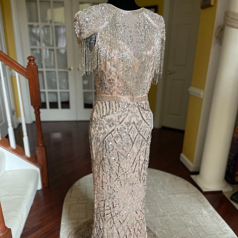 SIZE:6 MAC DUGGAL PEACH&SILVER SEQUIN&BEADING FLORAL PATTERN CAP SLV GOWN